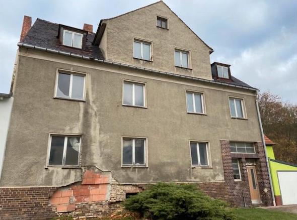 Thumbnail-Haus mit Potenzial und großem Garten in Seenähe zu verkaufen