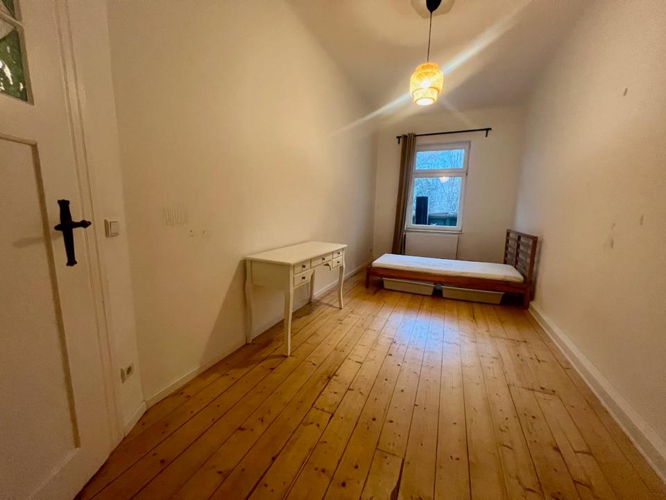 Thumbnail-Ruhiges Zimmer zur Zwischenmiete in Altbau
