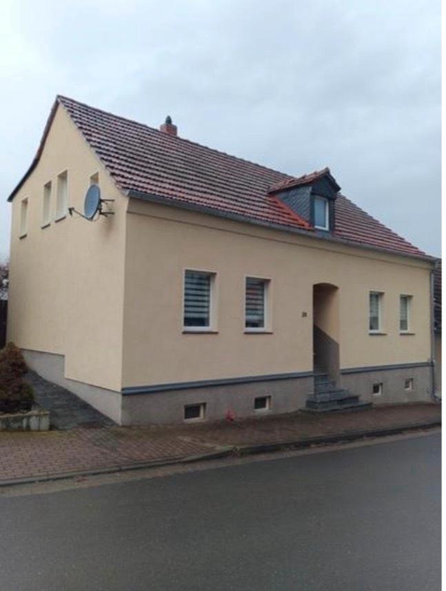 Thumbnail-Einfamilienhaus mit kleinem Bungalow im Garten, Ermsleben
