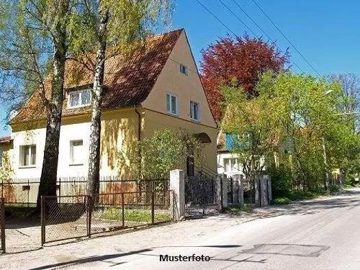Thumbnail-Zwei-Dreifamilienhaus
