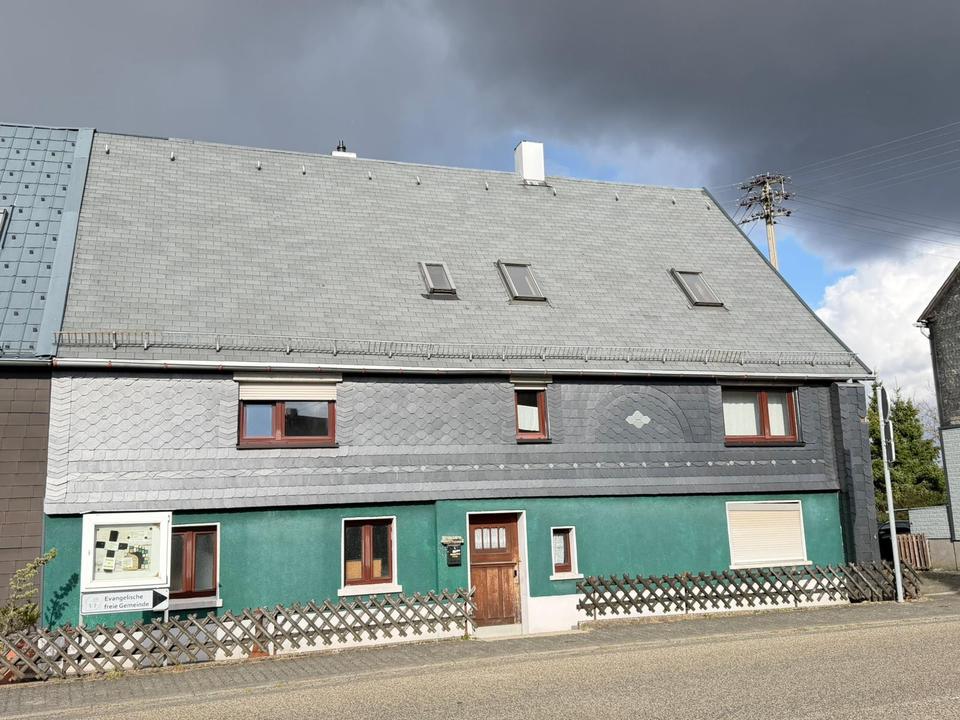 Thumbnail-Großzügiges Ein-Zweifamilienhaus in Top-Lage von Weitefeld