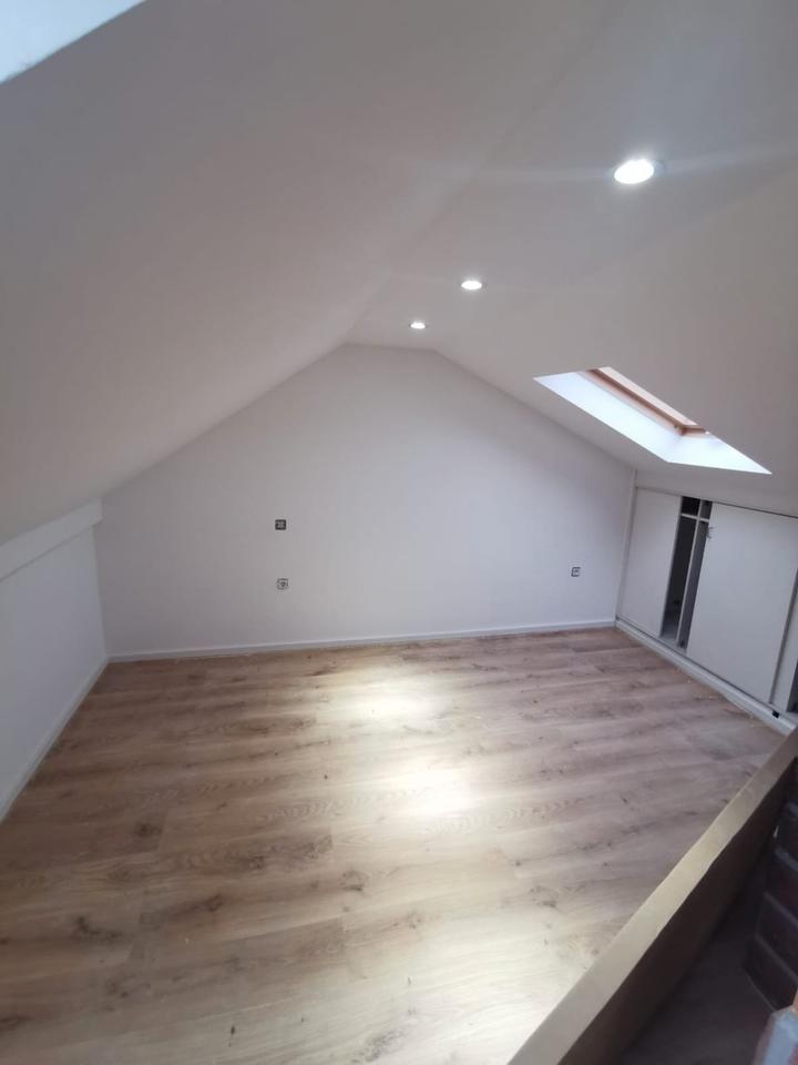 Thumbnail-Vermietung: 1-Zimmer-Appartement im Dachgeschoss