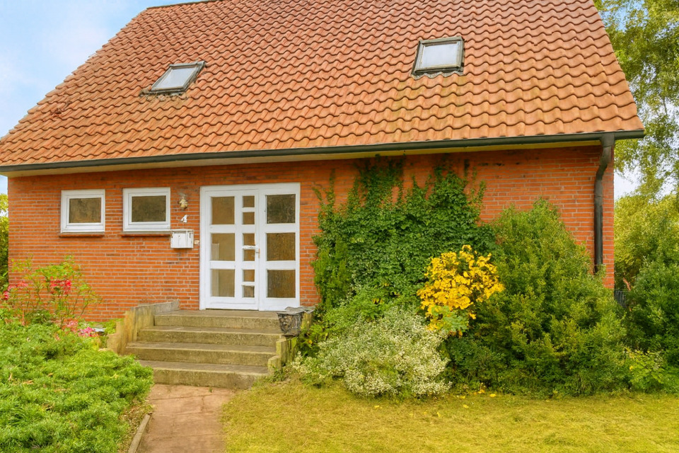 Thumbnail-Einfamilienhaus Westerrade - 6 Zi., 130 m², Keller, Kamin, Garage