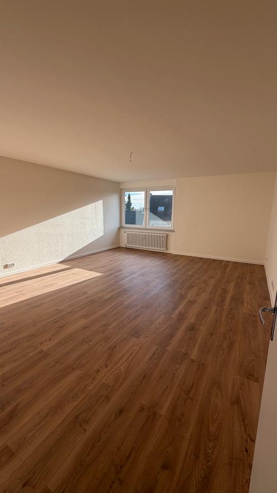 Thumbnail-Frisch sanierte 3 Zimmer Wohnung Köln Holweide