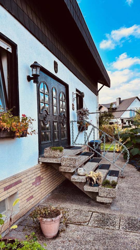 Thumbnail-Charmantes Einfamilienhaus mit großem Grundstück