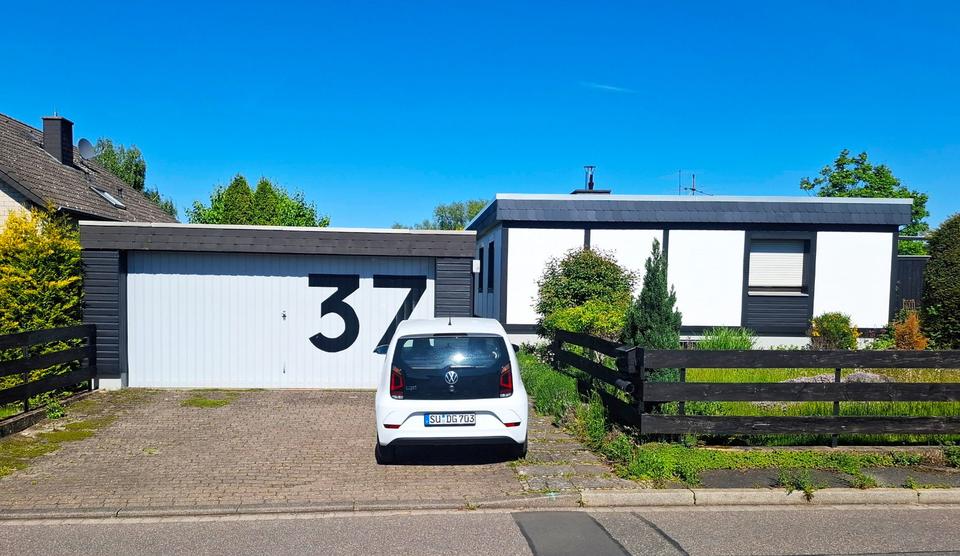 Thumbnail-Freistehendes Einfamilienhaus mit großem Grundstück