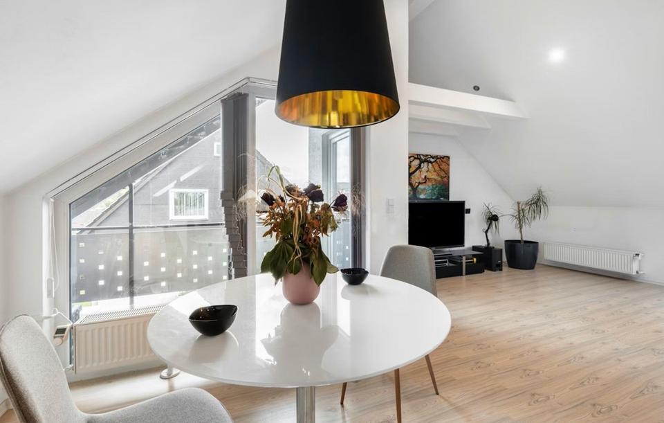 Thumbnail-Dachgeschosswohnung mit Dachterrasse und Privatgarten