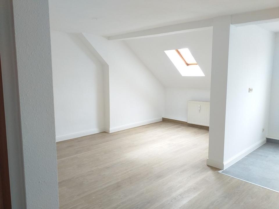 Thumbnail-Dachgeschosswohnung in Glauchau, Erstbezug nach Renovierung nahe Lidl ab 01.11.2025