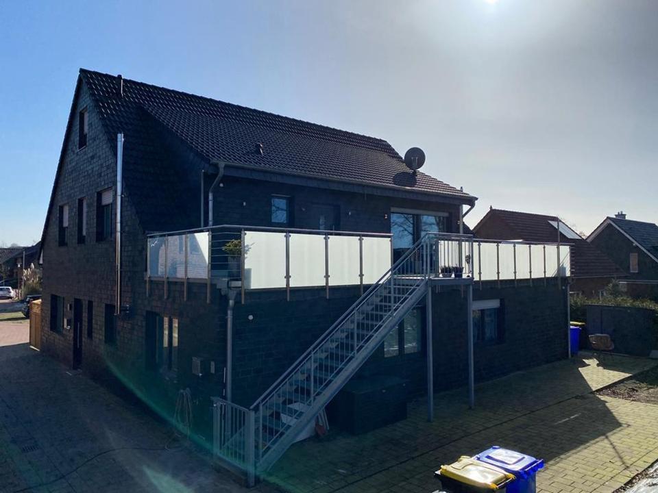 Thumbnail-Traumhafte junge großzügige Maisonette-Wohnung mit Dachterrasse, Garten, Küche und Stellplätzen