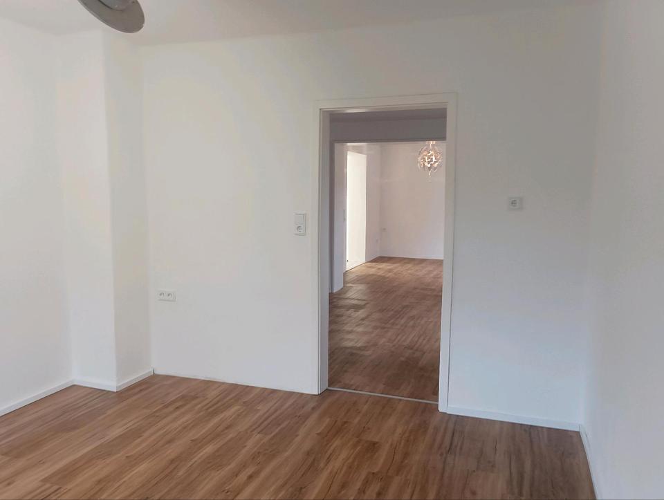 Thumbnail-Kernsanierte 3-Z-Altbauw. mit Garten, Garage & moderner Technik