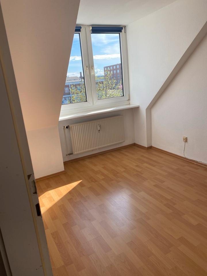 Thumbnail-Helle 3-Zimmer-Dachgeschosswohnung in Wandsbek - Top Lage