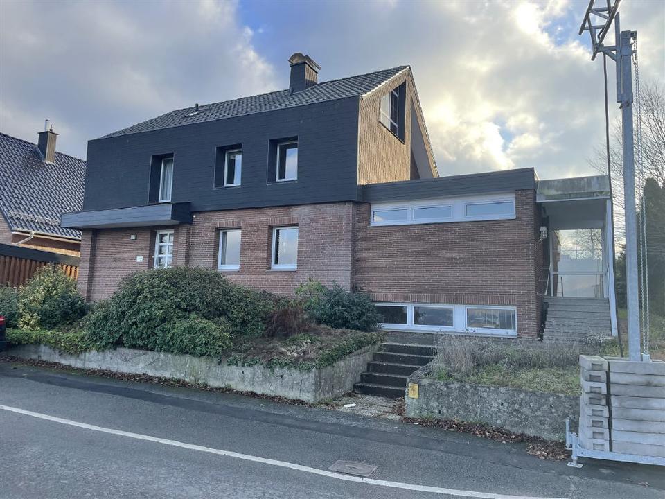 Thumbnail-Großzügige 3-Zimmer-Wohnung mit Einbauküche in einem gepflegten 2-Familienhaus in Herringhausen