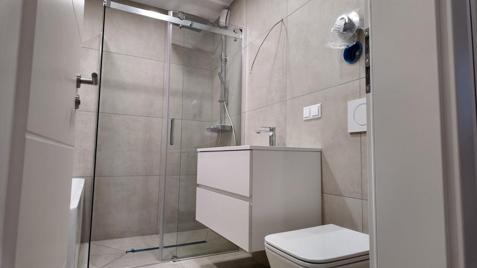 Thumbnail-++TOP neu renovierte 2 ZKB++Balkon++Einbauküche++Parkett