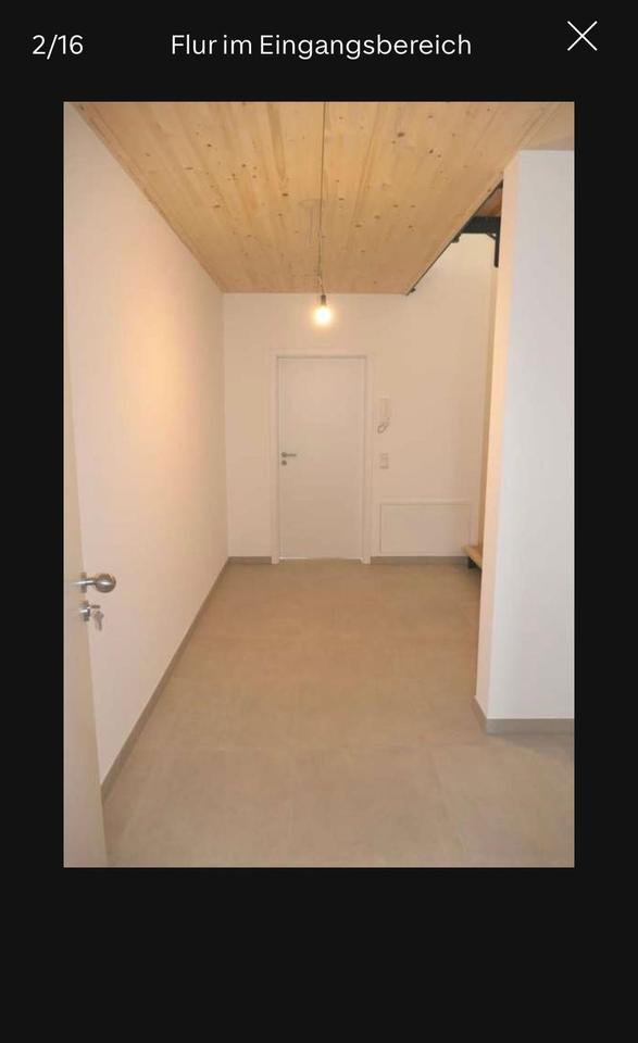 Thumbnail-Großzügige, neuwertige 4-Zimmerwohnung, großem Balkon & Carport