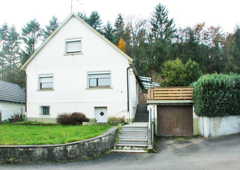 Thumbnail-Kleines Wohnhaus mit großem Grundstück in Randlage