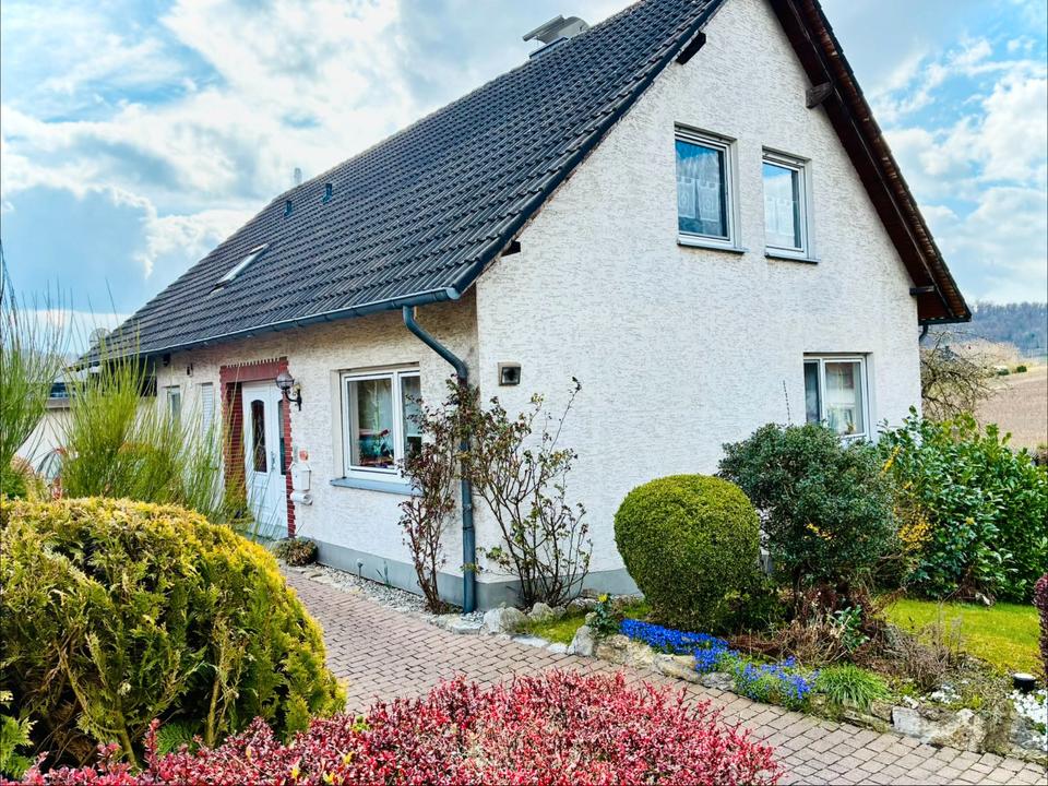 Thumbnail-Großzügiges Einfamilienhaus mit Blick ins Grüne – provisionsfrei