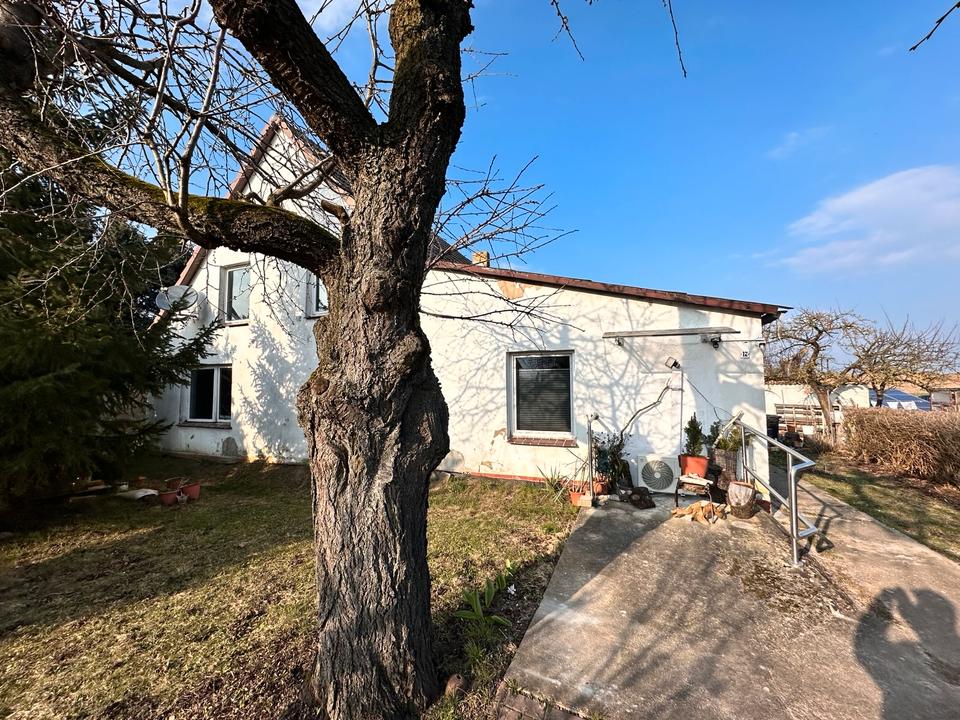 Thumbnail-Sanierungsbedürftiges Einfamilienhaus mit großem Grundstück