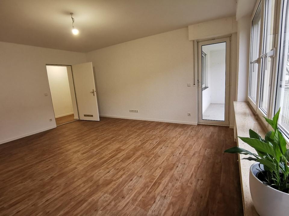 Thumbnail-Elegante 3-Zimmer Wohnung mit Balkon in Frankfurt-Unterliederbach