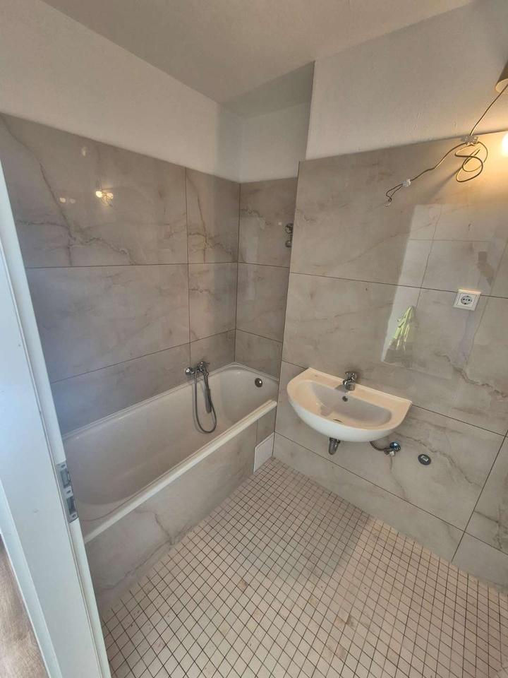 Thumbnail-Frisch renovierte 3-Zimmer Wohnung mit Balkon [VAC-19141]