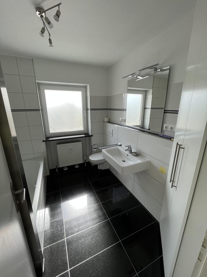 Thumbnail-Lichtdurchflutete, großzügige 3,5 Zimmer-Whg. mit Küche u. Balkon in der Mozartstraße in Erlg.