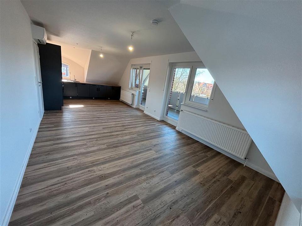 Thumbnail-Tolle 3-Zimmer-Dachgeschoss-Wohnung inkl. Küche, komplett modernisiert -- viel Comfort auf 81 m2!