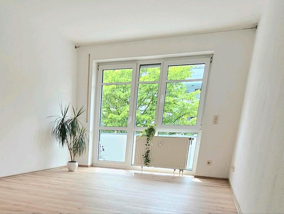 Thumbnail-1-ZKB Wohnung knapp 40qm Apartment BalkonStellplatzAufzug