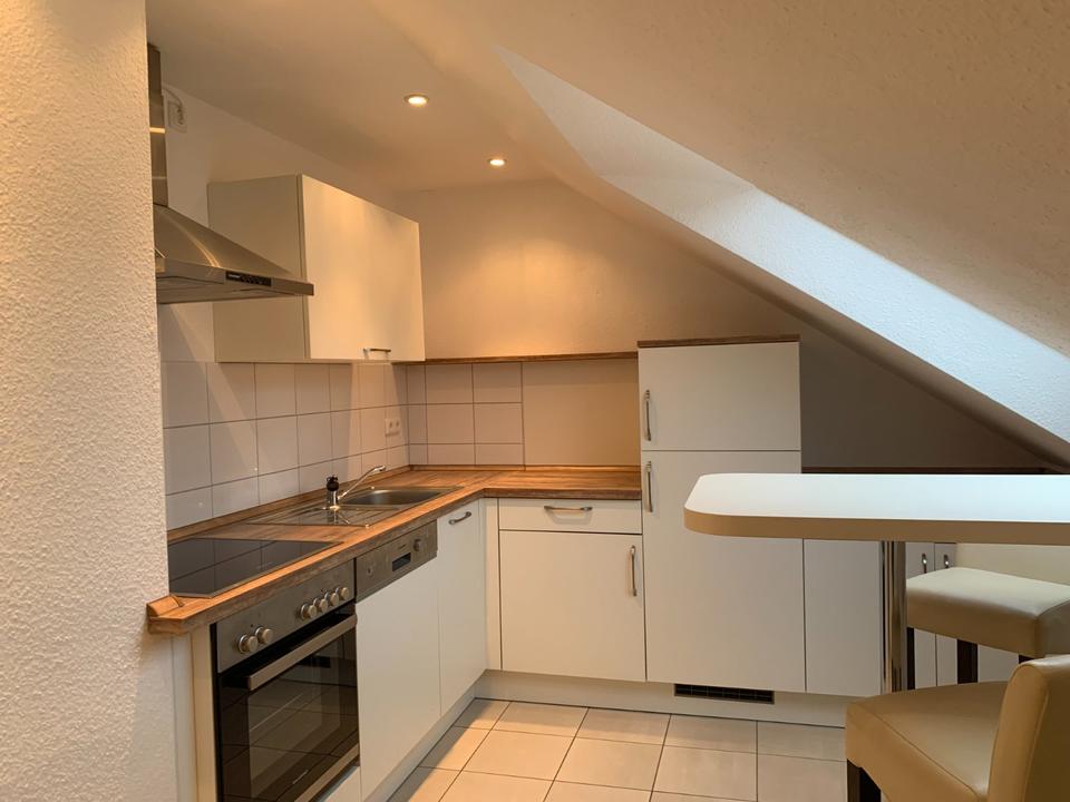 Thumbnail-Gemütliche 2ZKB Dachgeschosswohnung mit EBK frei ab 1.1.26