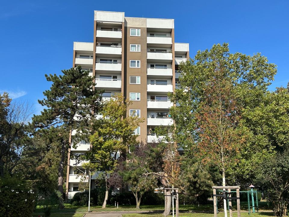 Thumbnail-3‑Zimmer Wohnung im 9. OG mit Balkon in Frankfurt-Schwanheim