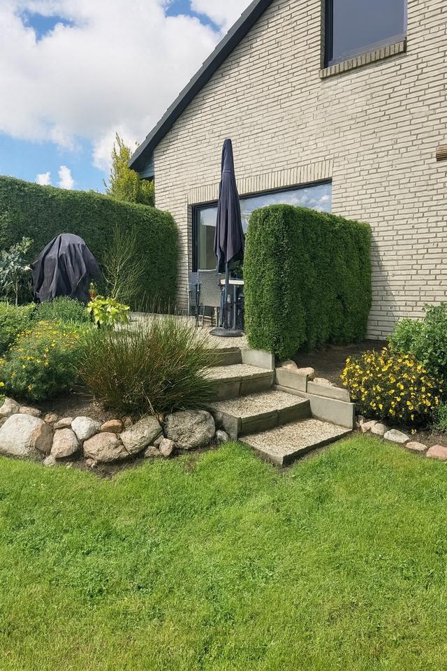 Thumbnail-ANFRAGESTOPP : Idylle mit Weitblick: 3-Zi mit Terrasse