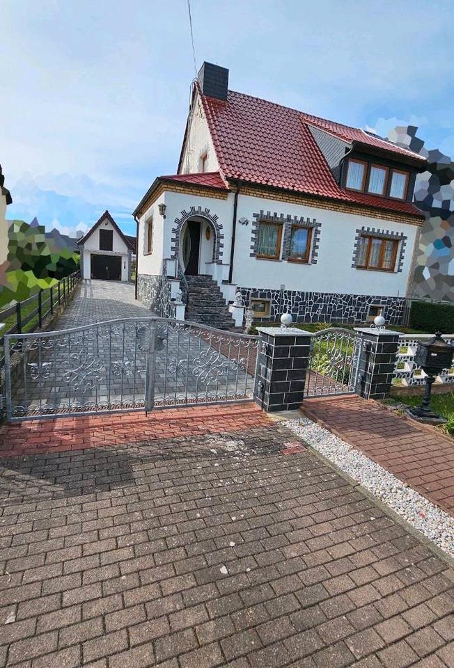 Thumbnail-Doppelhaushälfte, Haus mit Garagen und Garten zu verkaufen, TOP!