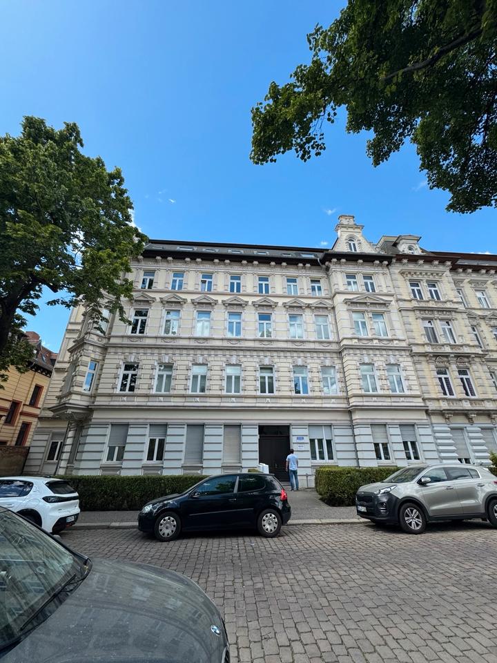 Thumbnail-Attraktive 2-Zimmer-Dachgeschosswohnung mit Balkon und Einbauküche