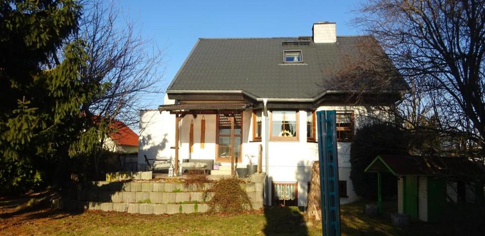 Thumbnail-Freistehendes Einfamilienhaus mit Wirtschaftsgebäude