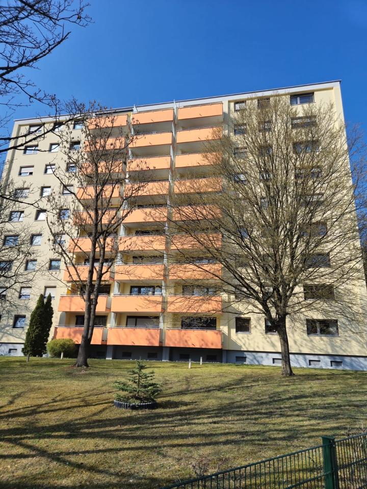 Thumbnail-Helle Zweizimmerwohnung mit Einbauküche und Stellplatz