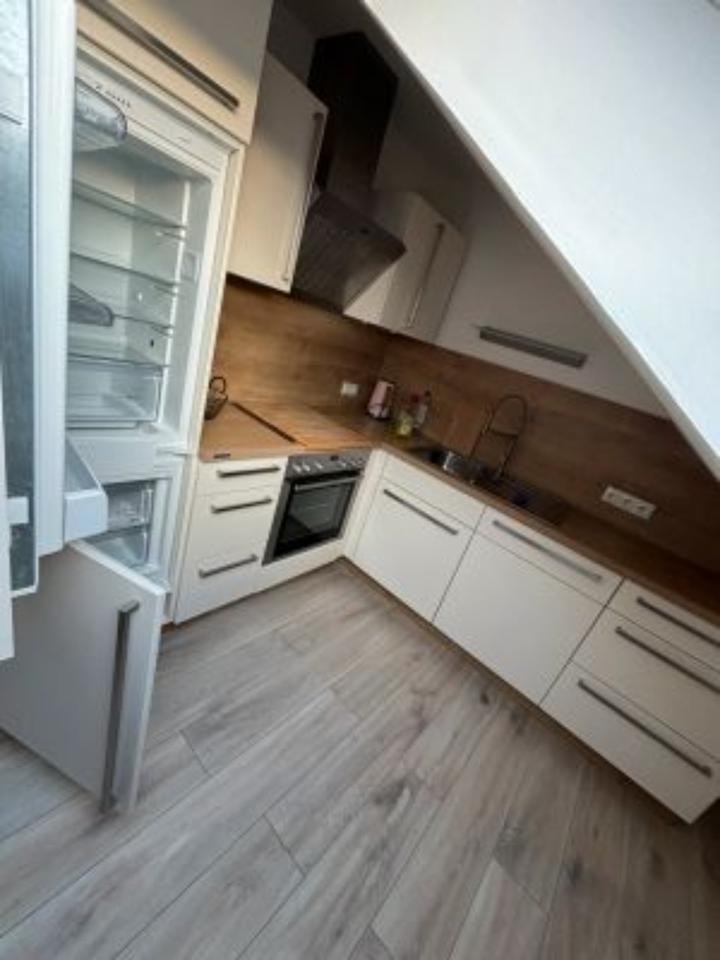 Thumbnail-1-Zimmer-Wohnung unterm Dach mit moderner Küche