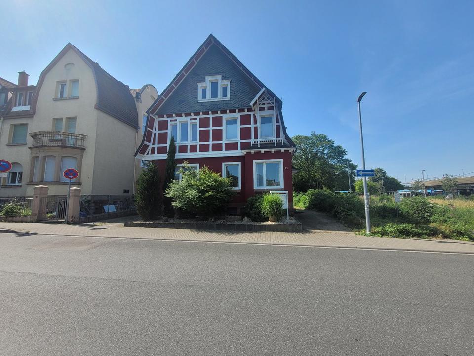 Thumbnail-Günstiges 7-Zimmer-Haus in Weinheim