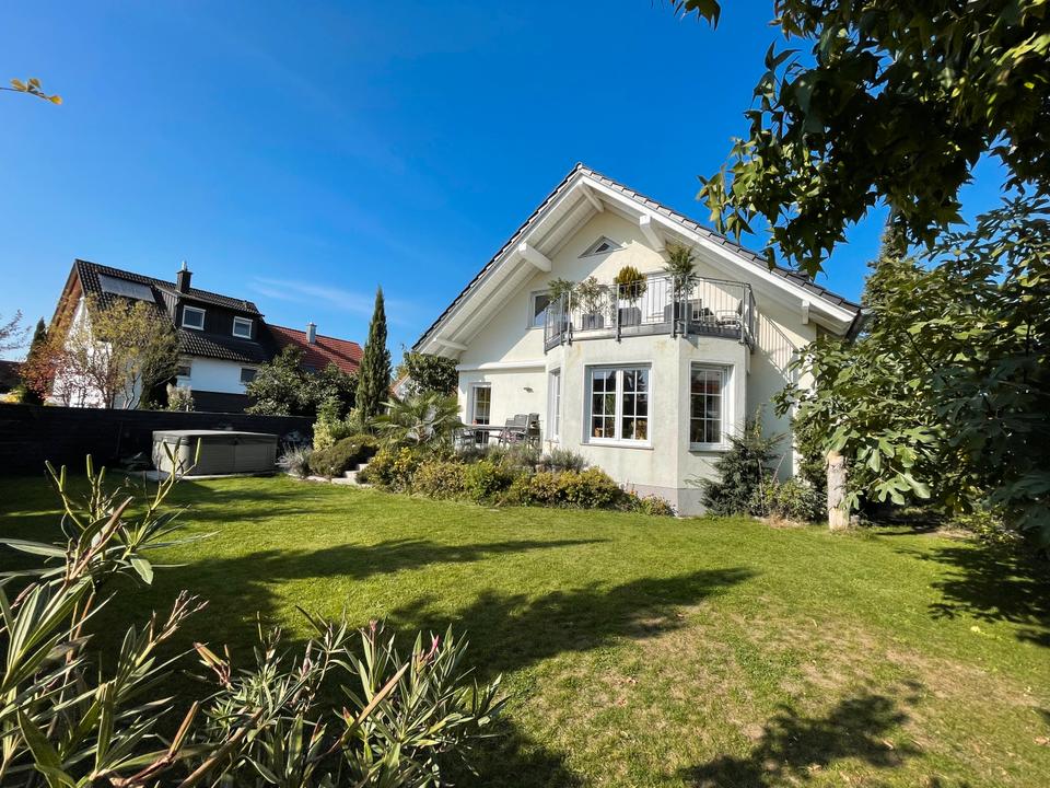 Thumbnail-Großzügiges Einfamilienhaus (Bj 2003) mit Garte in Linkenheim