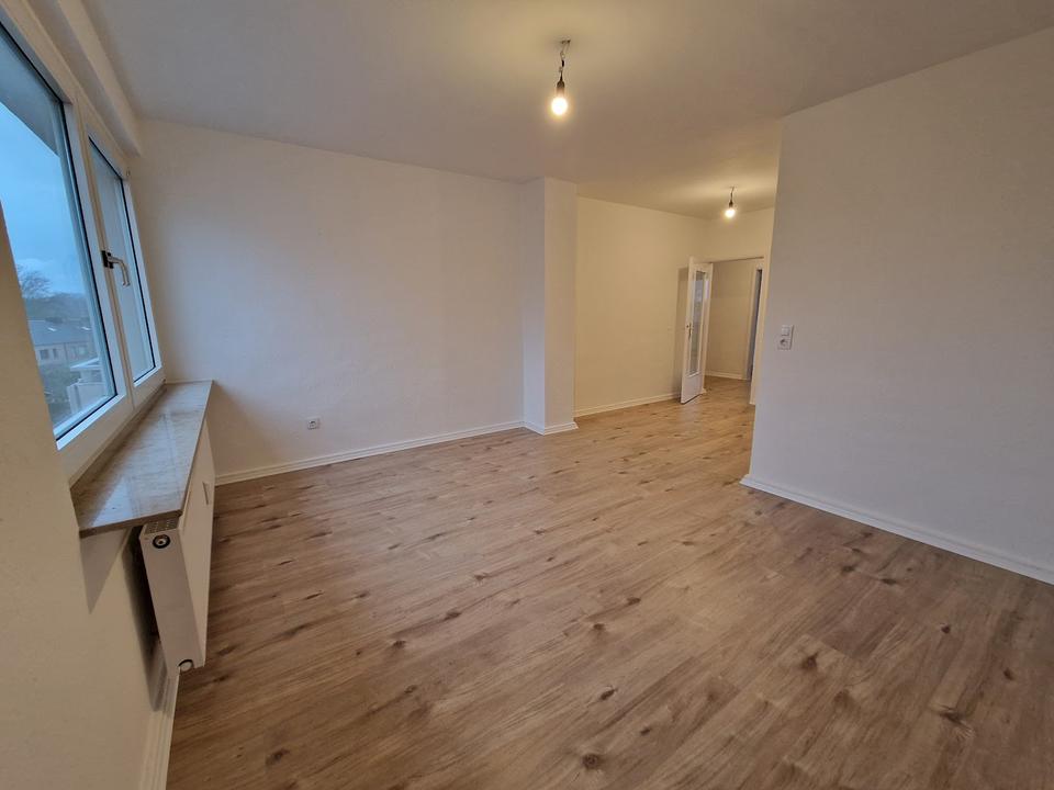 Thumbnail-Helle, frisch renovierte 3-Zimmer-Wohnung wartet auf Sie!