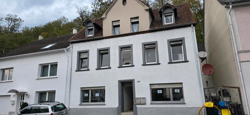 Thumbnail-Mehrfamilienhaus und Nebengebäude