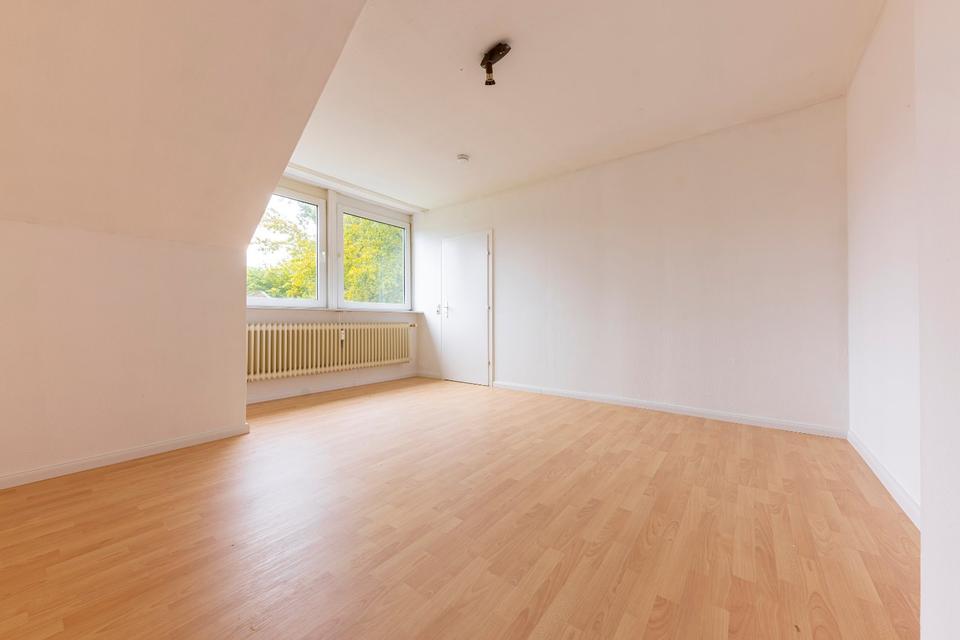 Thumbnail-Gemütliche 2-Zimmer-Dachgeschosswohnung mit Einbauküche – 62 m² – ab sofort verfügbar