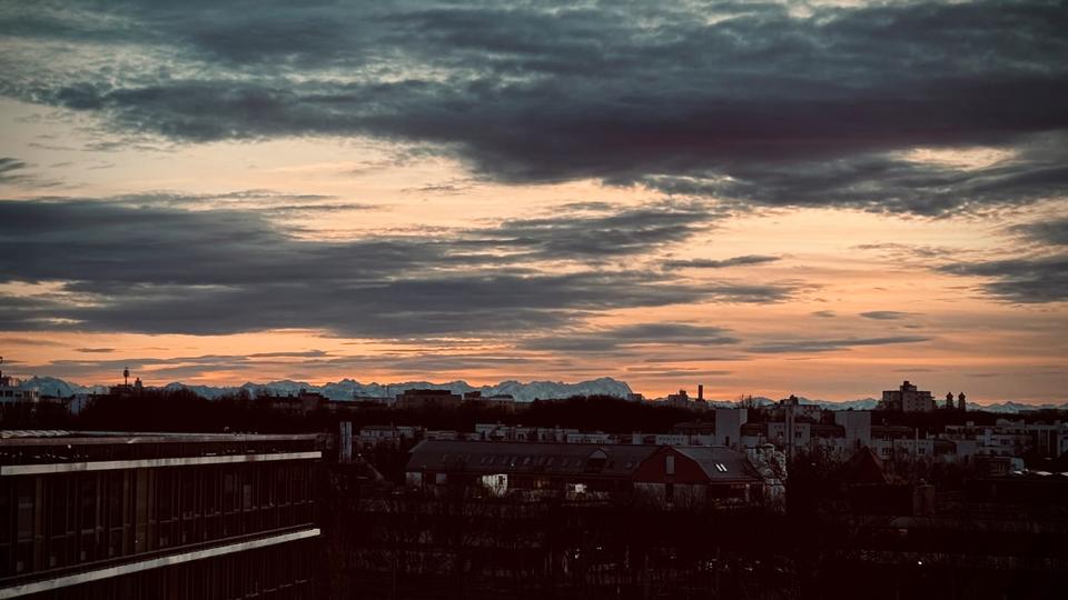 Thumbnail-Möblierte Dachterrassenwohnung mit Alpenblick zur Zwischenmiete