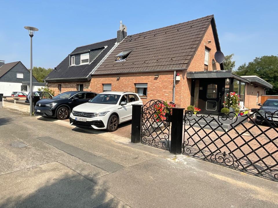 Thumbnail-2 Häuser in Köln Mülheim kurzfristig zu verkaufen