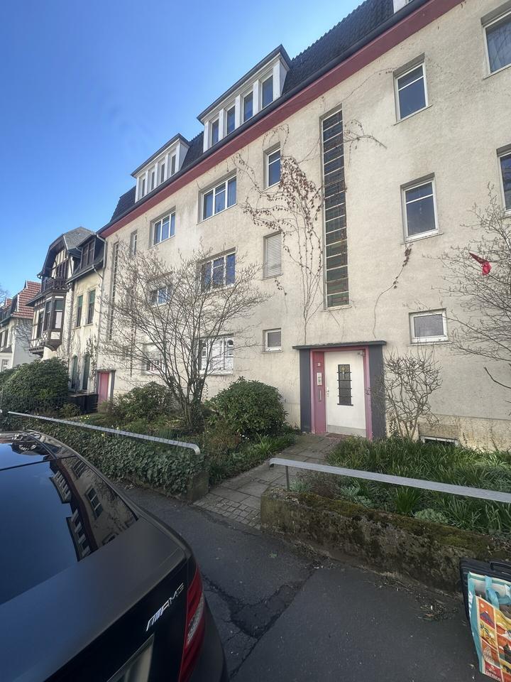 Thumbnail-Großzügige Dachgeschosswohnung mit 4 Zimmern – renovierungsbedürftig. Sofort beziehbar.