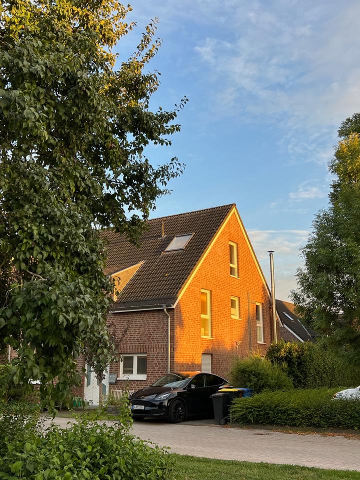 Thumbnail-Willich: Freistehendes Einfamilienhaus mit Garten in bester Lage