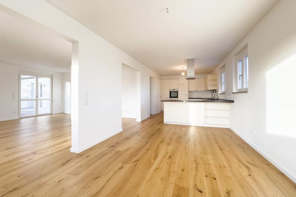 Thumbnail-Gut geschnittene Dachgeschosswohnung mit Aufzug und Seeblick in Tutzing