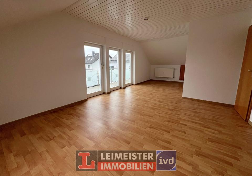 Thumbnail-Ruhige teilrenovierte 3-Zi.-Wohnung mit SONNIGEM BALKON & BLICK INS GRÜNE