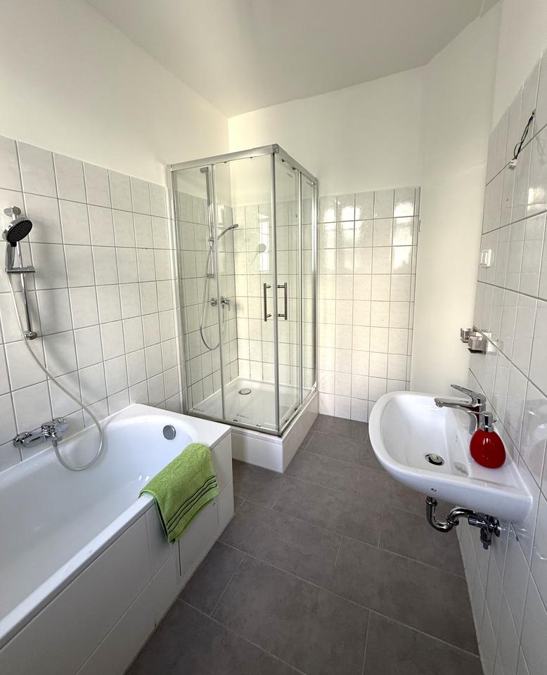 Thumbnail-Frisch renoviert mit Tageslichtbad, Wanne und Dusche