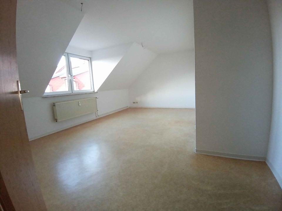 Thumbnail-Zentral gelegene 2-Raum-Wohnung im Dachgeschoss