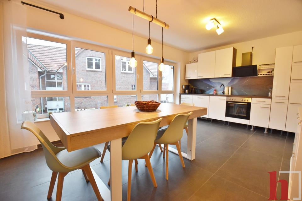 Thumbnail-Großzügige 4-Zimmer-Wohnung mit Balkon in Steinfeld