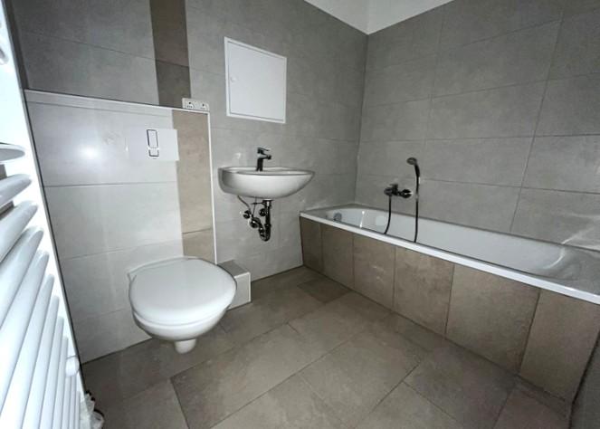 Thumbnail-Große 3-Raum-Wohnung - Frisch saniertes Bad mit Wanne