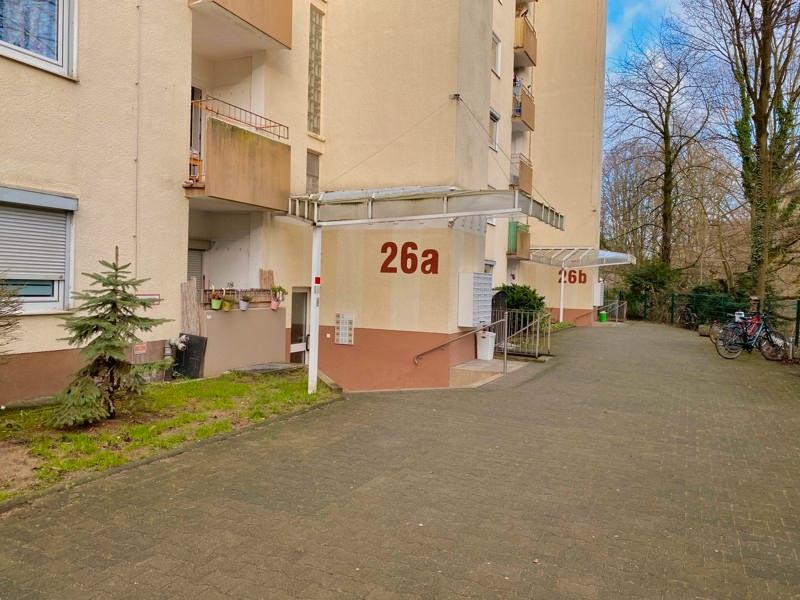 Thumbnail-Großzügige 2-Zi.-Wohnung mit Balkon!